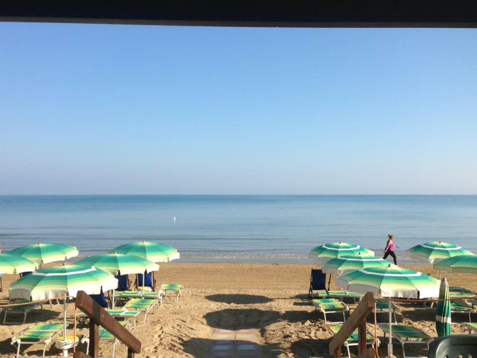 Hotel Centro Turistico La Perla Del Gargano Foce Varano Exterior foto