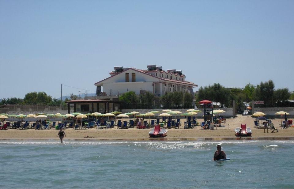 Hotel Centro Turistico La Perla Del Gargano Foce Varano Exterior foto