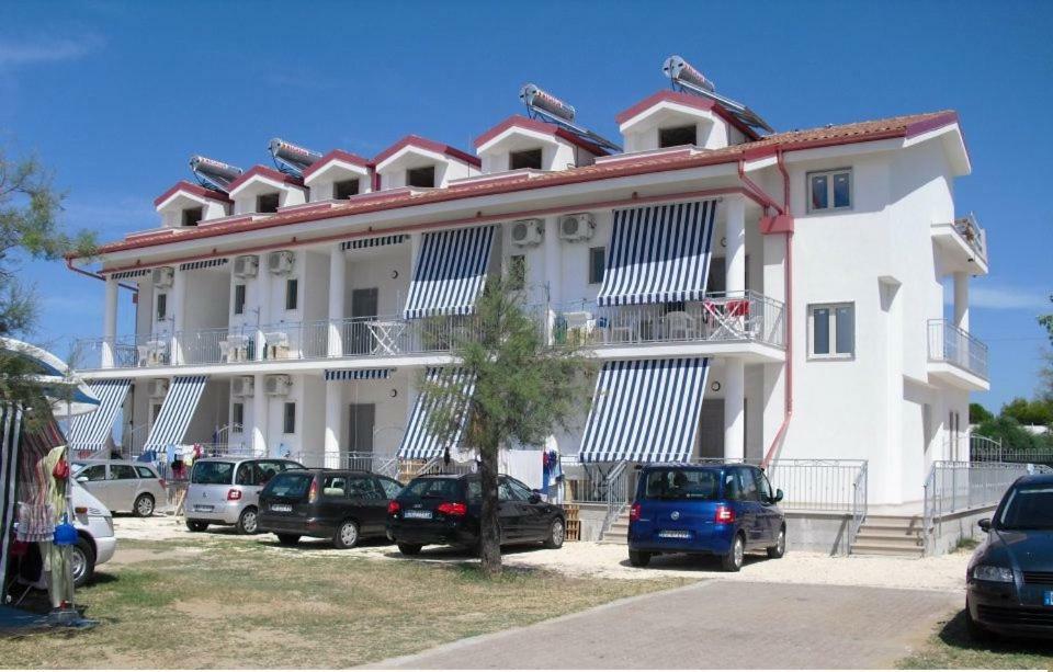 Hotel Centro Turistico La Perla Del Gargano Foce Varano Exterior foto